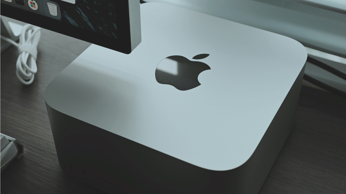 Inspeção de um MacBook seminovo antes da compra na OCM Prime